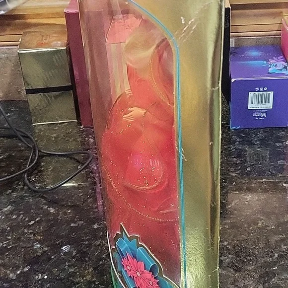 NIB Vintage 1993 Happy Holidays Barbie Special Edition By Mattel - Picture 4 of 9